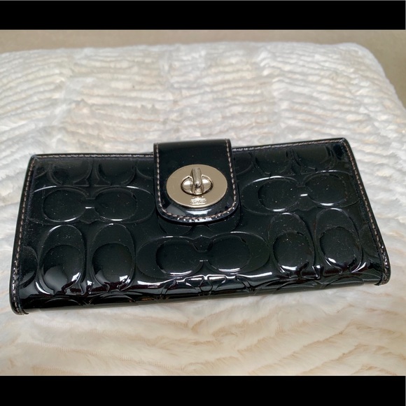 Coach  | Black Patent Embossed Logo CC Wallet - Picture 1 of 8